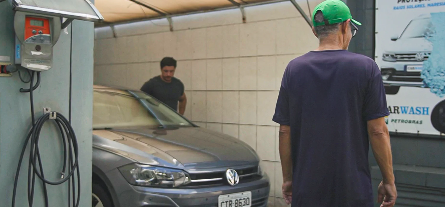 Lavagem de carro no Posto Montagnoli
